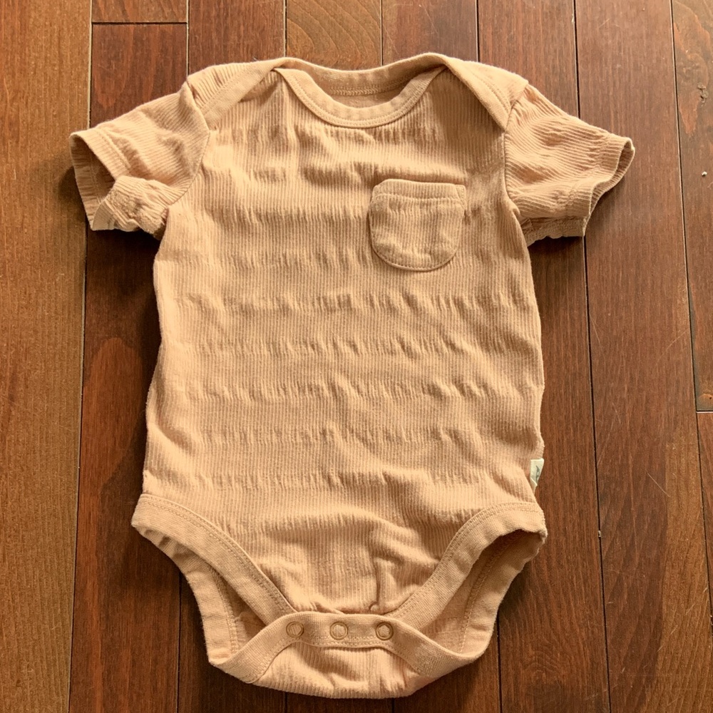 🍓3/$10 Easy Peasy Organic Tan Kids Bodysuit size 6-9m